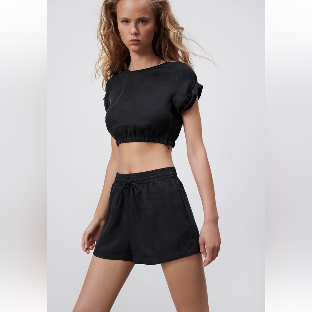 Shorts with drawstrings